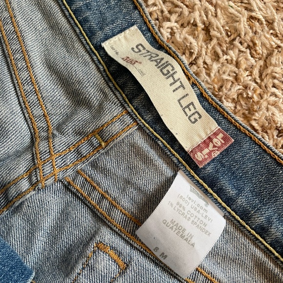 Size 8 Levi Straight Leg Jeans - Picture 2 of 5